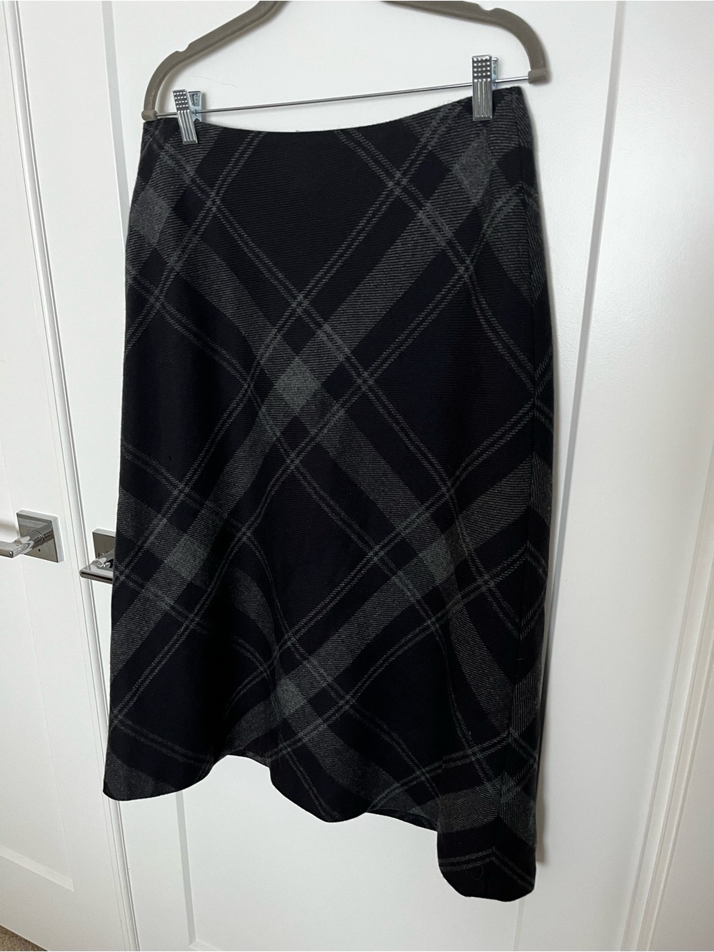 Vintage Jones New York 100% Wool WA-Line Plaid Midi Skirt in Black and Gray